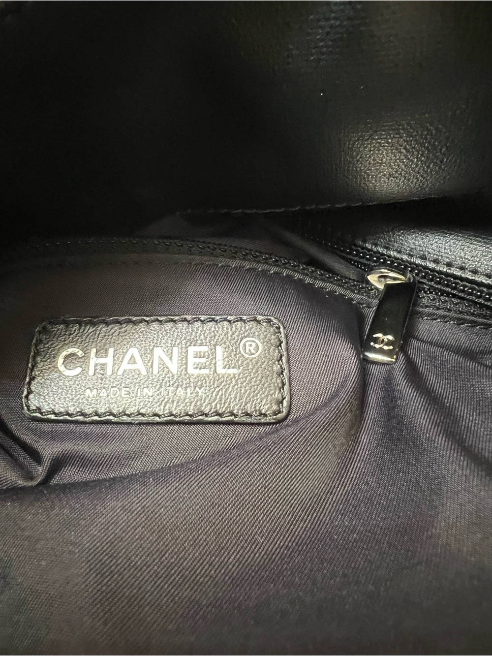 CHANEL Authentic flawless Quilted Leather Tote with CC Charm - Picture 15 of 16